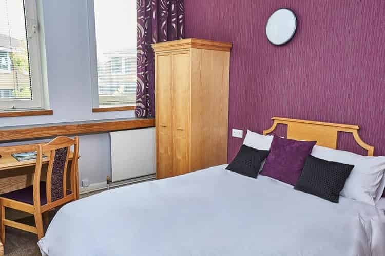 double bed accommodation in milton keynes